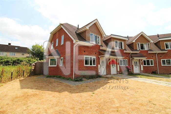 3 Bedroom Town House To Rent In Evesham Road, Emmer Green, Reading, RG4