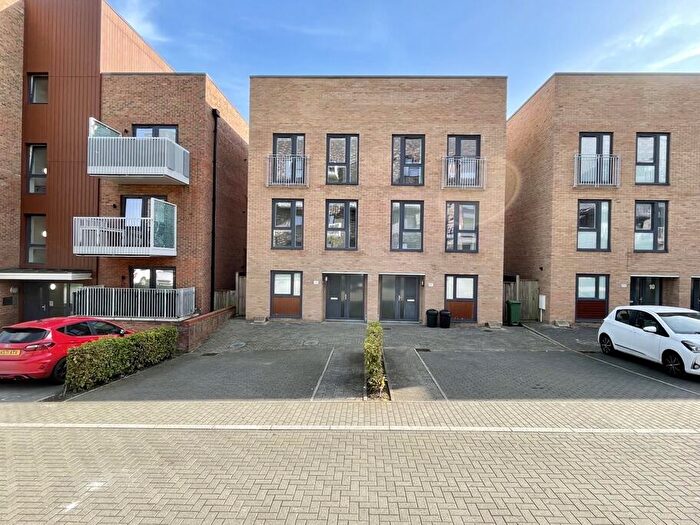 4 Bedroom Town House To Rent In Henrietta Way, Campbell Park, MK9