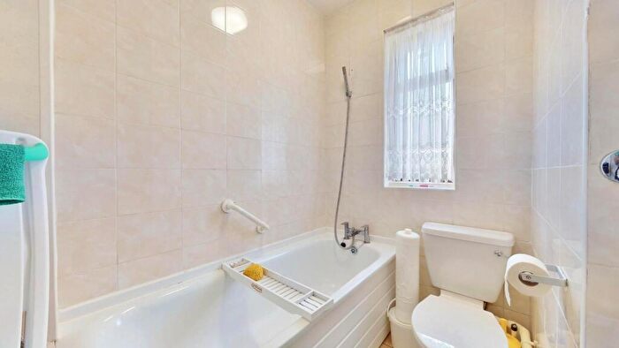 3 Bedroom End Of Terrace House For Sale In Greenway, Dagenham, RM8