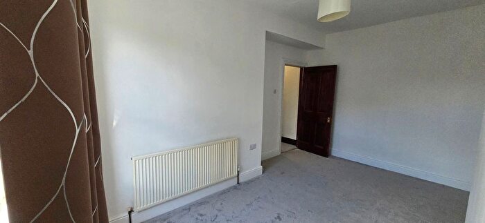 2 Bedroom End Terrace House To Rent In Thorncliffe Street, Huddersfield, HD3