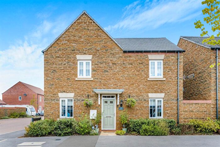 4 Bedroom Detached House For Sale In Blackwell Drive, Banbury, OX16