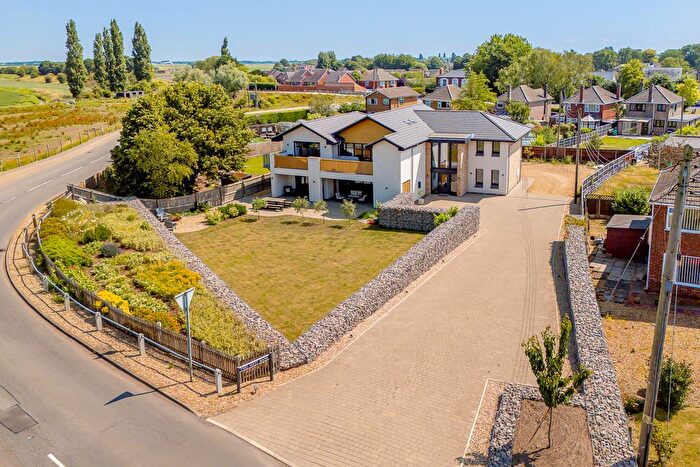 5 Bedroom Detached House For Sale In West Bank, Crowland, PE6