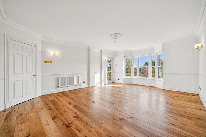 2 Bedroom Flat To Rent In Wyatt Drive, Barnes, SW13