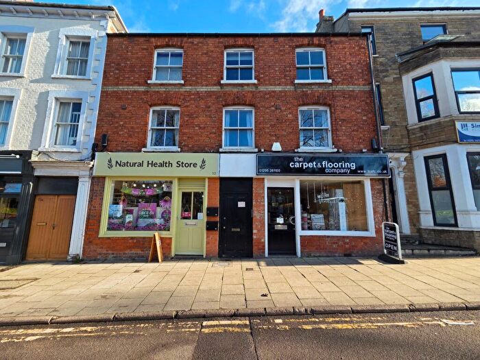 2 Bedroom Flat To Rent In South Bar Street, Banbury, Oxon, OX16
