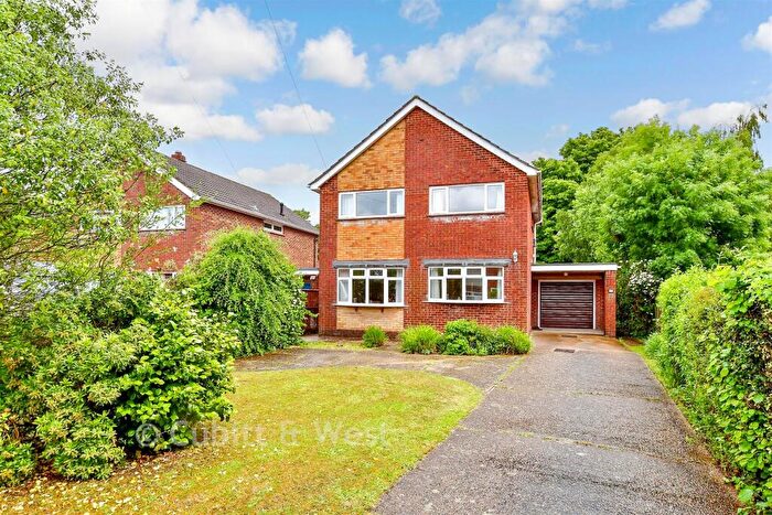 4 Bedroom Detached House For Sale In Silvester Road, Waterlooville, Hampshire, PO8