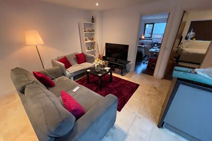 2 Bedroom Flat To Rent In Rhigos Gardens Cardiff, CF24