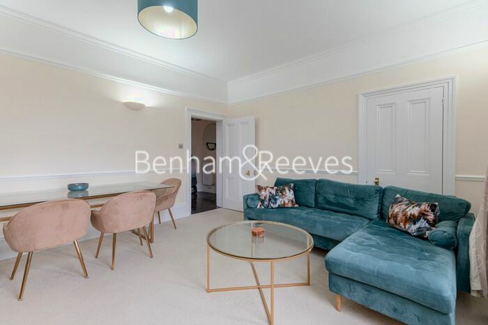 3 Bedroom Flat To Rent In Hampstead Lane, Hampstead, N6