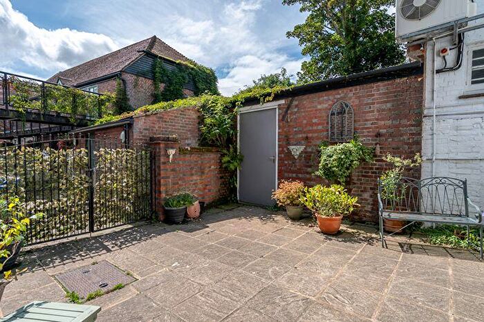 2 Bedroom Flat For Sale In East Street, Chichester, PO19