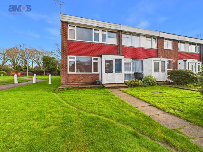 3 Bedroom End Of Terrace House For Sale In Templewood Court, Hadleigh, Essex, SS7