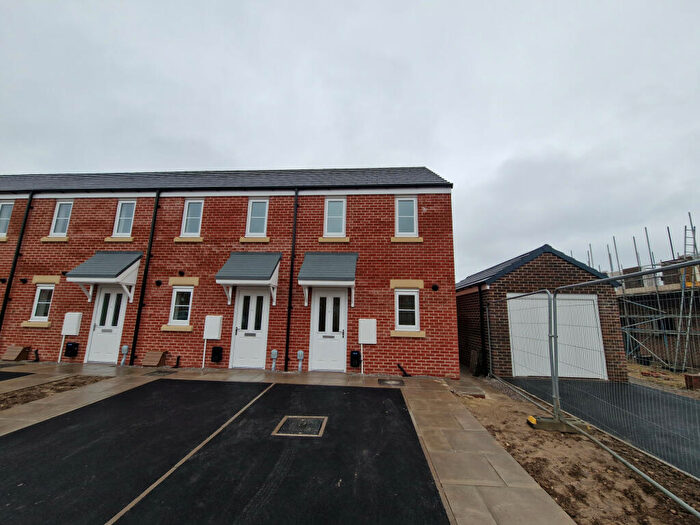 2 Bedroom End Of Terrace House To Rent In Averill Grove, Leeds, Yorkshire, LS25