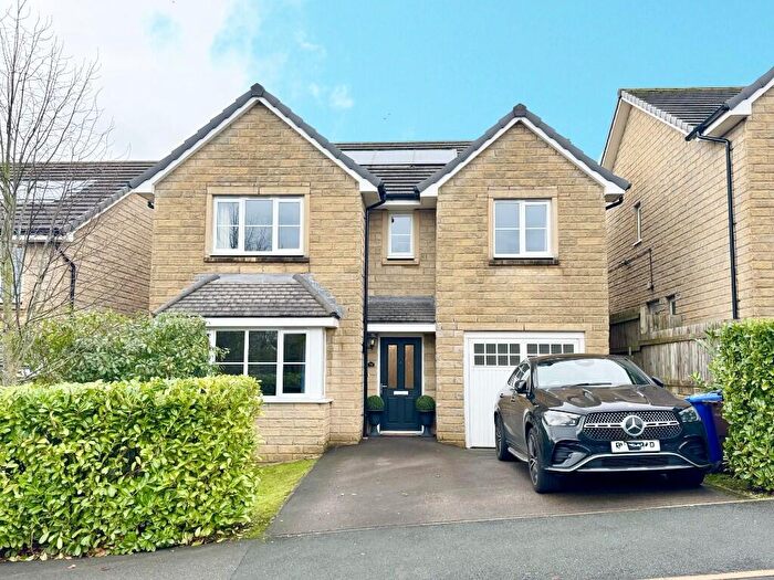 4 Bedroom Detached House For Sale In Rossendale Drive, Adlington, PR6