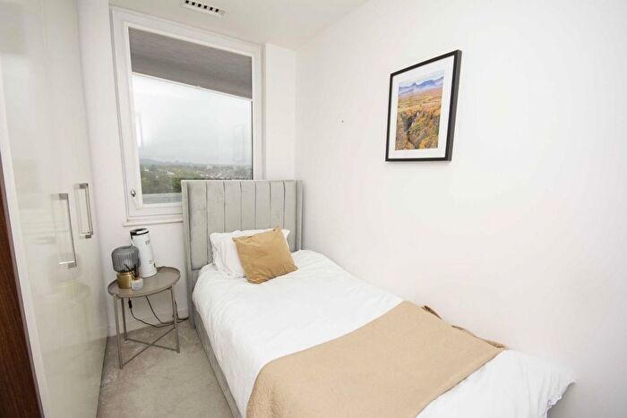 3 Bedroom Flat To Rent In Capitol Way, London, NW9