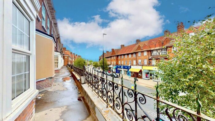 Studio To Rent In Golders Green Road, London, NW11