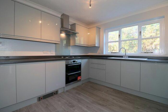 4 Bedroom Detached House To Rent In Salvington Hill, Worthing, BN13