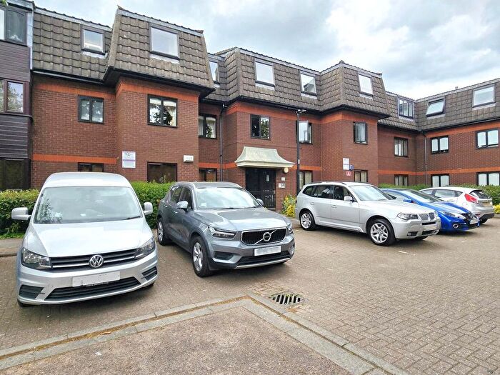 2 Bedroom Flat To Rent In Woodridge Close, Enfield, EN2