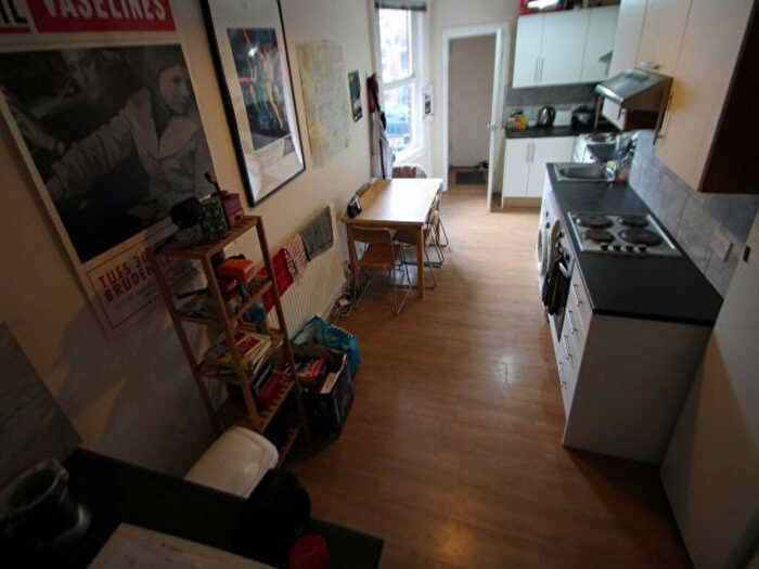 7 Bedroom House To Rent In Hyde Park Road, Leeds, LS6