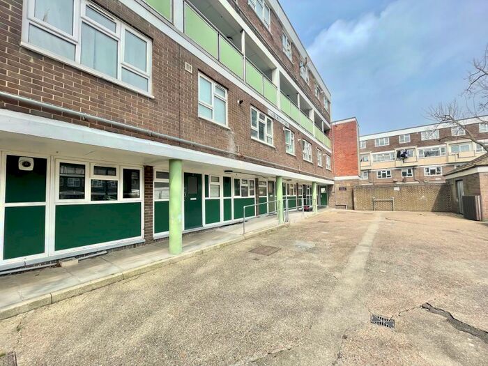 3 Bedroom Maisonette To Rent In Meriden Road, Southsea, PO5