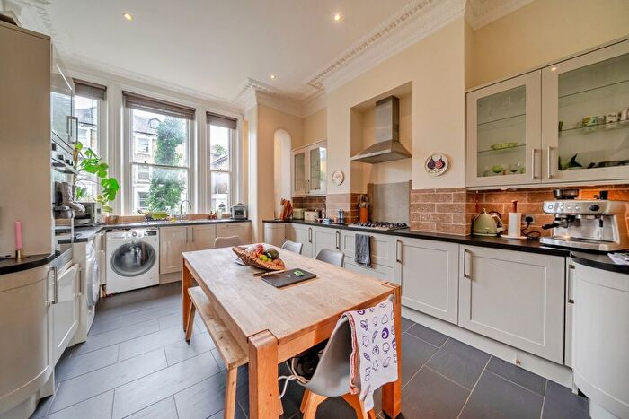 2 Bedroom Flat To Rent In Northside Wandsworth Common, London, SW18