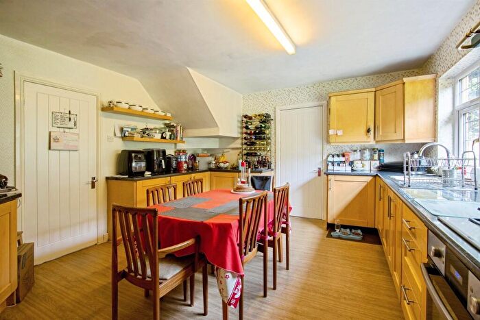 5 Bedroom Detached House For Sale In Rein Court, Aberford, Leeds, LS25