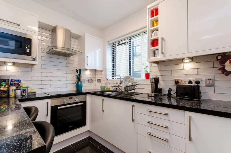 1 Bedroom Flat For Sale In Doyle Road, Norwood, SE25