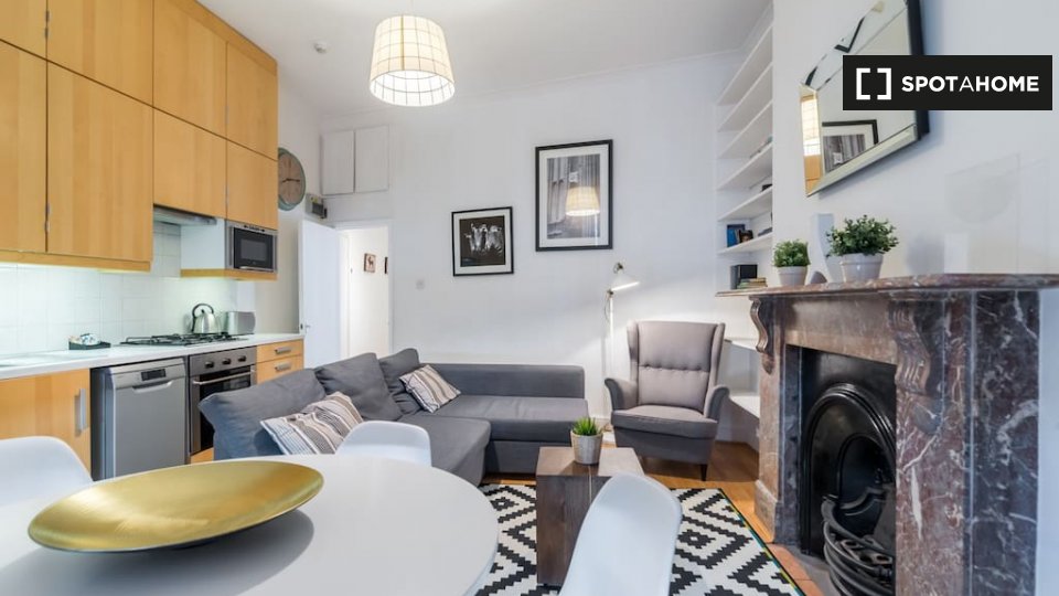 2 Bedroom Flat To Rent In Beaumont Cres, Hammersmith, London, W14