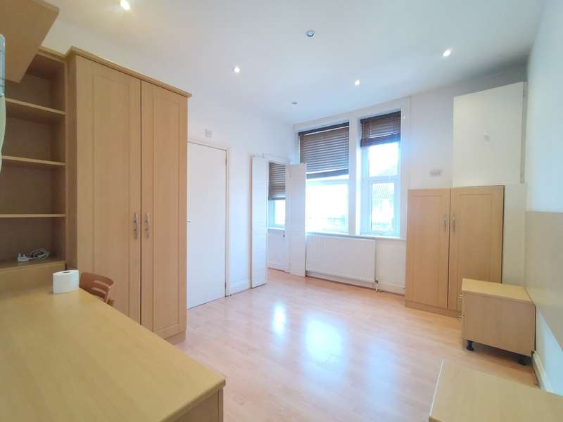 Flat To Rent In Ballards Lane, N3