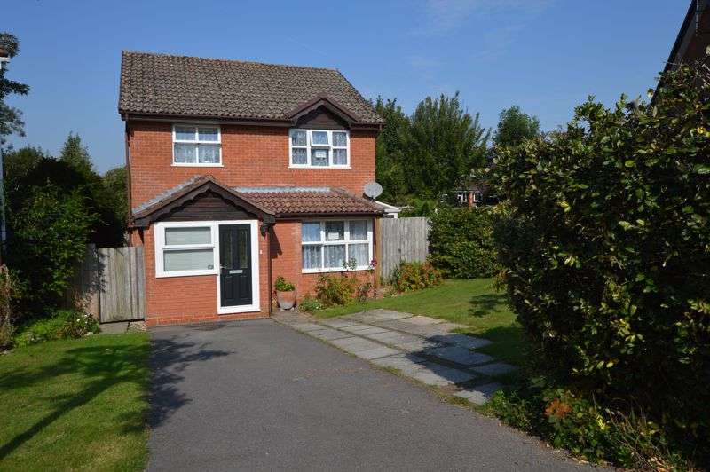 3 Bedroom Property For Sale In Goodwood Close, Alton, Hampshire, GU34