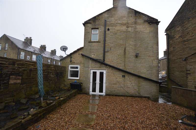 2 Bedroom End Of Terrace To Rent In Commercial Street, Queensbury