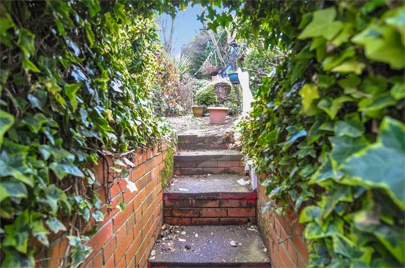 3 Bedroom Semi Detached House For Sale In Redbrook Road, Gawber