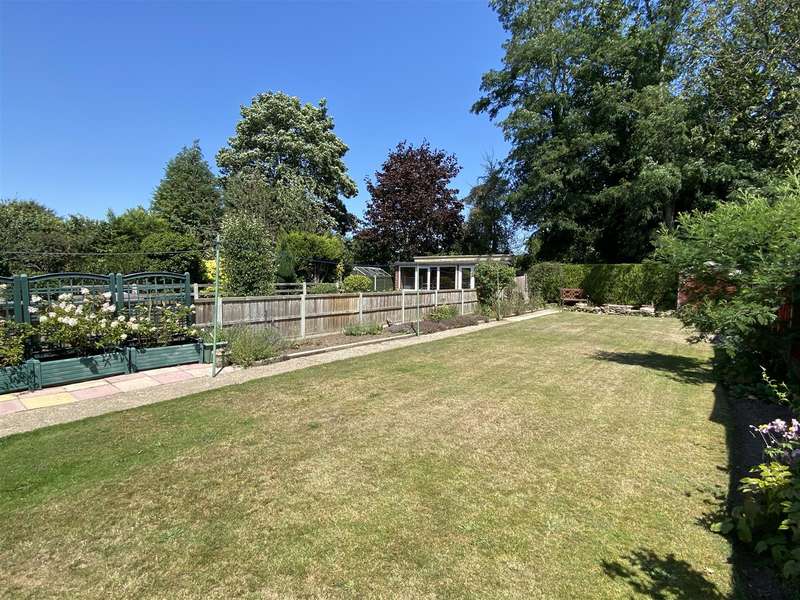 3 Bedroom SemiDetached House For Sale In Laburnum Close, North Hykeham