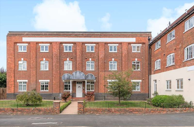 2 Bedroom Flat For Sale In Meadrow, Godalming, GU7