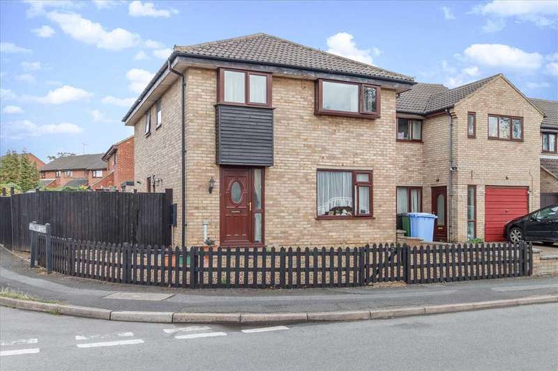 4 Bedroom Detached House For Sale In Walsingham Avenue, Kettering, NN15