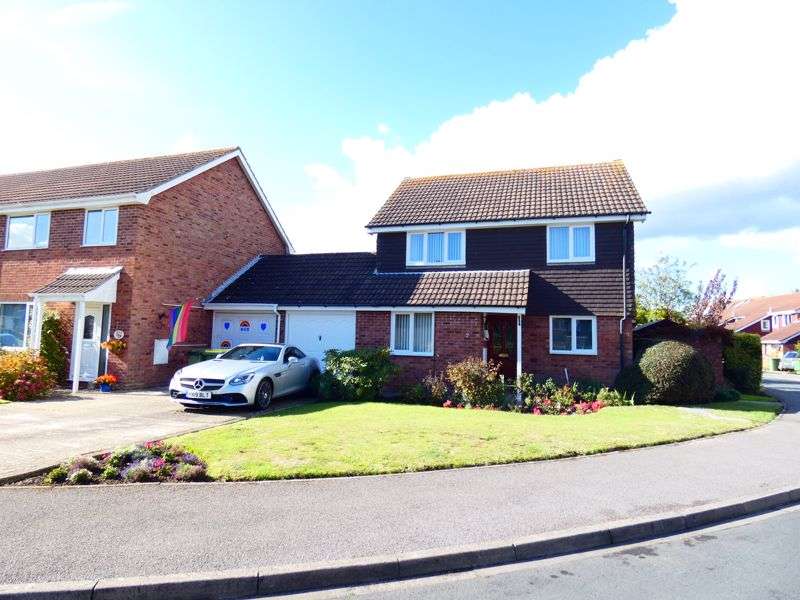 4 Bedroom Detached House For Sale In Fitzwilliam Avenue Hill Head