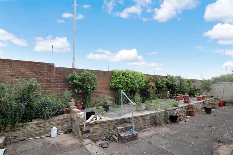 2 Bedroom Detached Bungalow For Sale In Kings Chase, Rothwell, Leeds, LS26