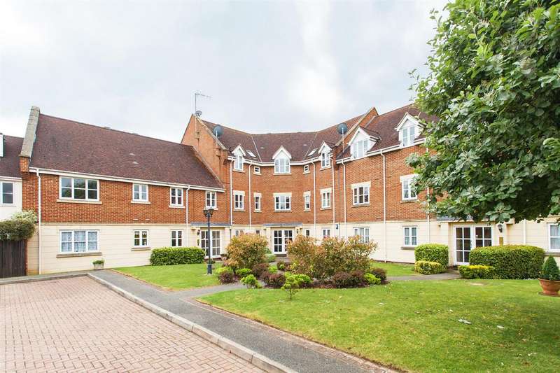 2 Bedroom Flat To Rent In Forest Drive, Theydon Bois, Epping, Essex, CM16