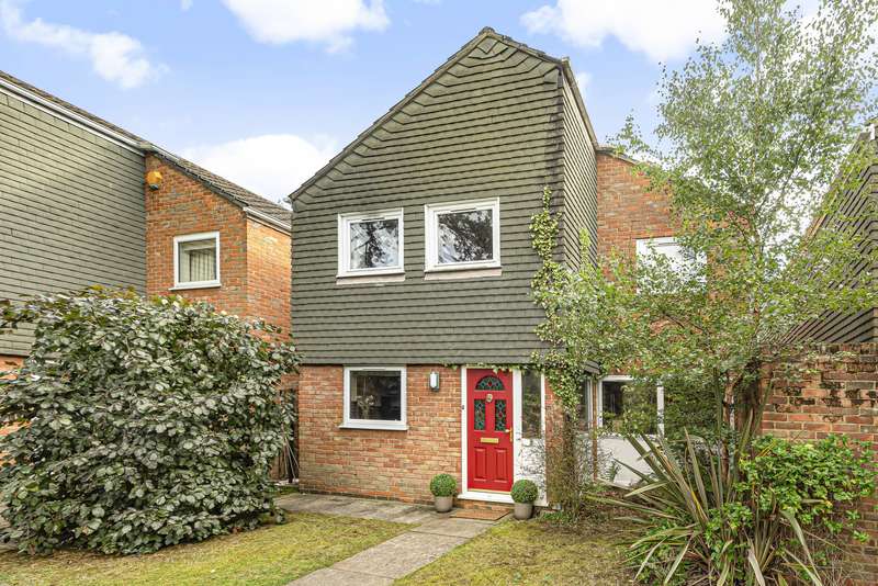4 Bedroom Detached House For Sale In Kingsmead, Gower Road, Weybridge, KT13