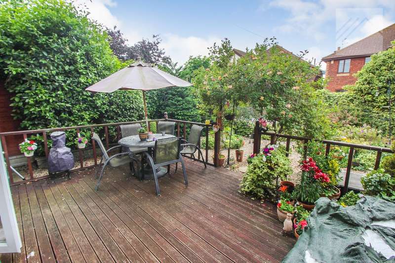 4 Bedroom Detached Property For Sale In Church Parade, Canvey Island, SS8