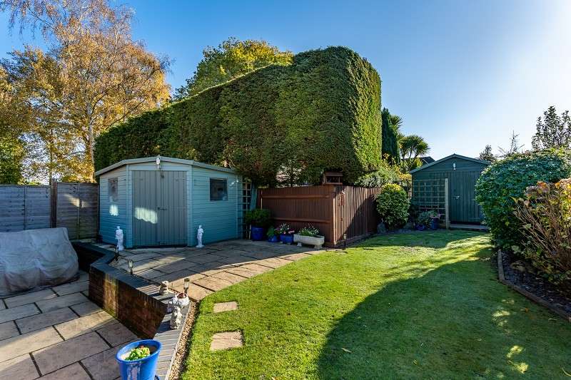 3 Bedroom Link Detached House Under Offer In Upper Northam Road, Hedge