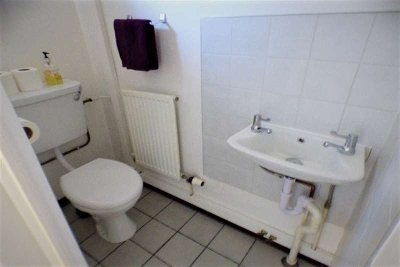 3 Bedroom Mews House For Sale In Camborne Close, Brookvale, Runcorn, WA7