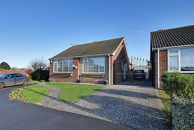 Houses for sale & to rent in BN24 6LZ, Bay Avenue, Pevensey And Westham