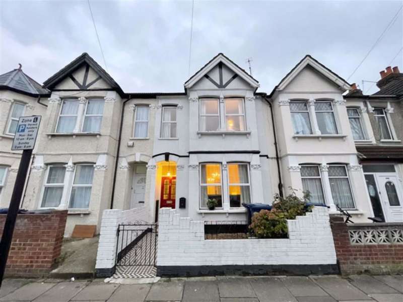 Houses for sale in Southall, Greater London