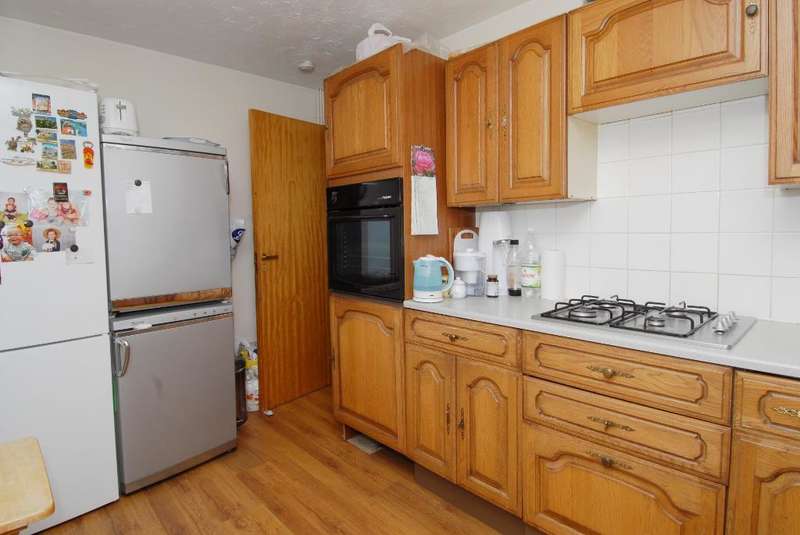 2 Bedroom Terraced House To Rent In Connaught Gardens, Morden, SM4