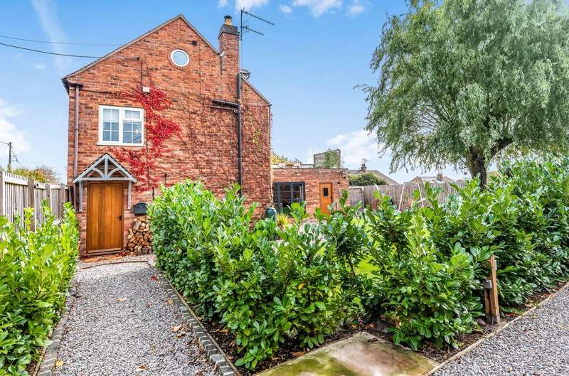 3 Bedroom House For Sale In Leigh, Worcester, Worcestershire, WR6