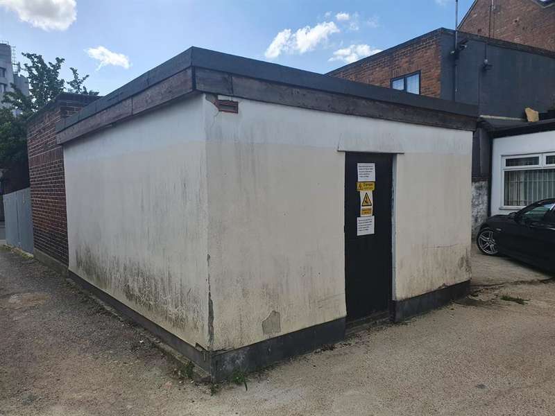 1 Bedroom Garage / Parking For Sale In Uxbridge Road, Hayes, Middlesex, UB4