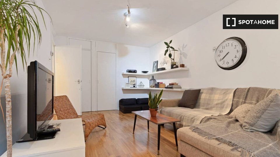 3 Bedroom Flat To Rent In Conistone Way, N7