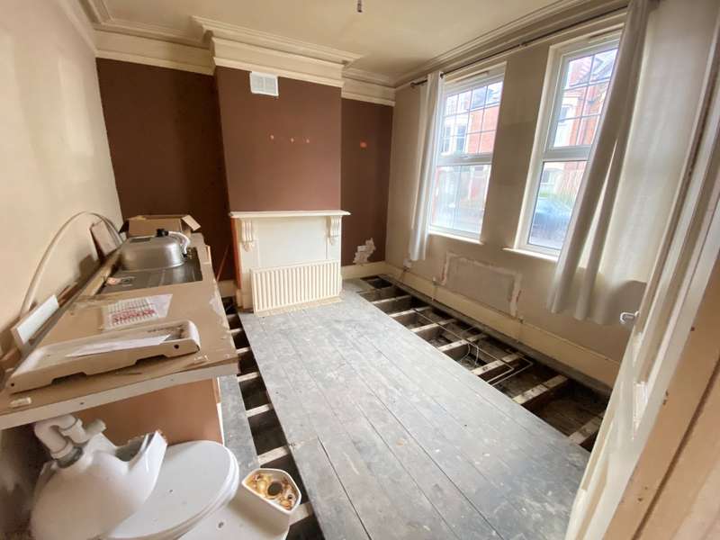 4 Bedroom Terraced House For Sale In Colwyn Road, Northampton, NN1