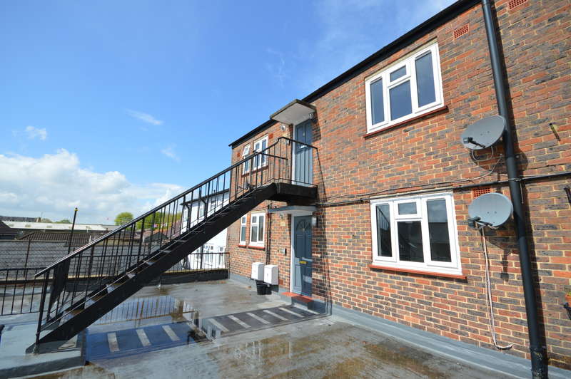 2 Bedroom Flat To Rent In Hemnall Street, Epping, Essex, CM16