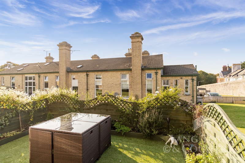 2 Bedroom Cottage House For Sale In Constance Cottage, Constance Place