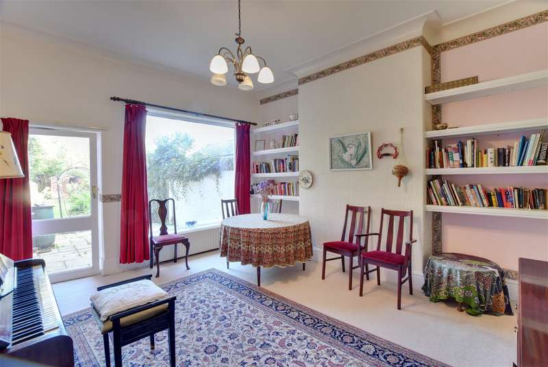 4 Bedroom SemiDetached House For Sale In Whitburn Road, Cleadon