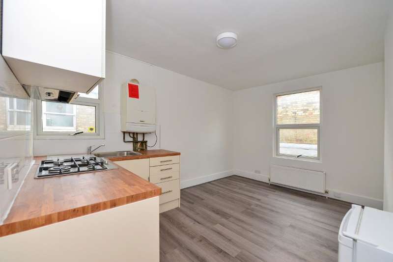 Flat To Rent In Holloway Road, Upper Holloway, N19